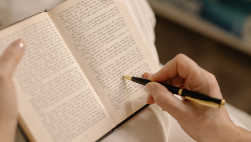 Khơi lại thói quen đọc sách trong nhịp sống hiện đại